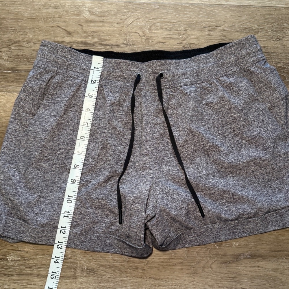 Lululemon On the Fly Short Heathered Gray Luxtreme W7ANHS Size 10 - Picture 7 of 9